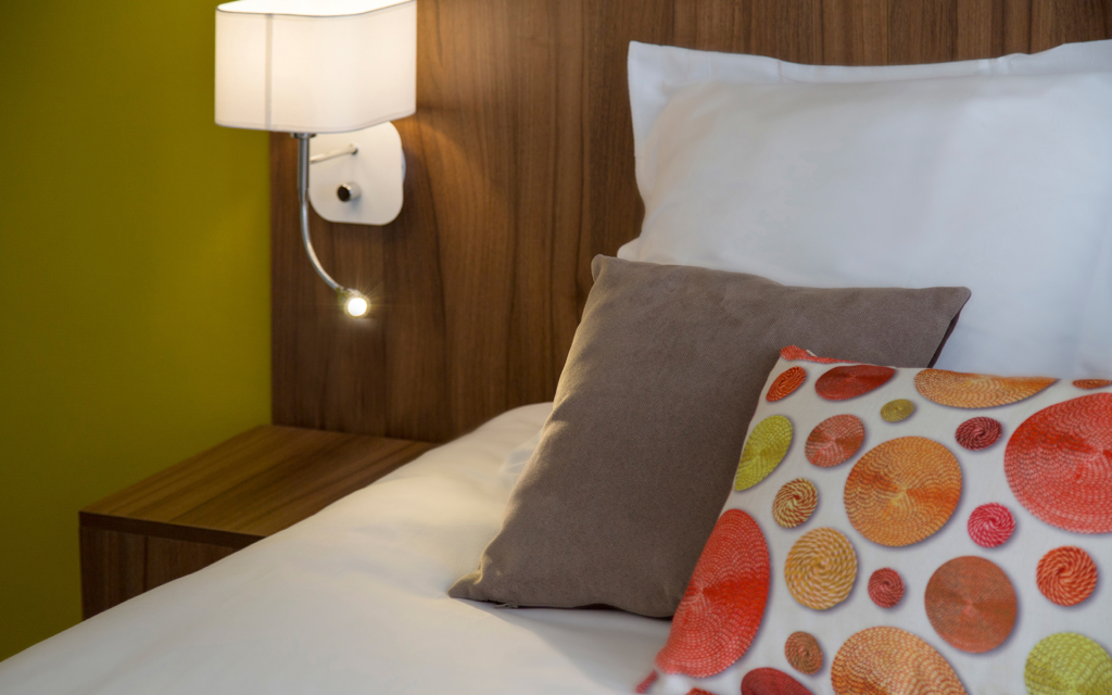 Photo - Photo gallery web hotel chaptal 0002 NewBrand 3719 detail room comfort quadruple pillow 18
