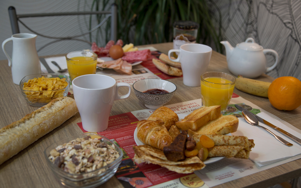 Photo - Photo gallery web hotel chaptal 0006 NewBrand 3719 EN amboise petit dejeuner 2